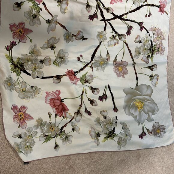 Beautiful Scarf - Picture 1 of 2